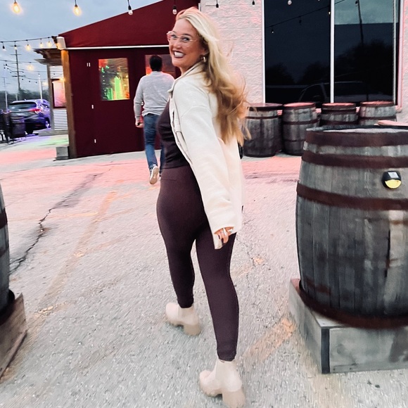 Meet your Posher, Kayla - Picture 1 of 1